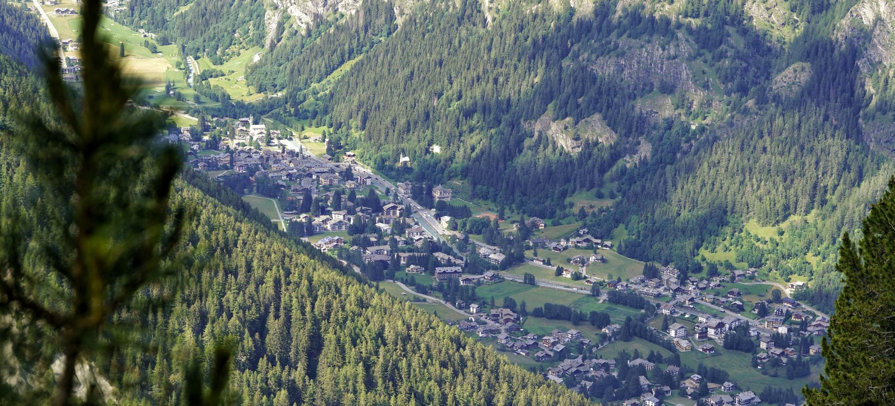 Panorama dal Belvedere su Gressoney-Saint-Jean