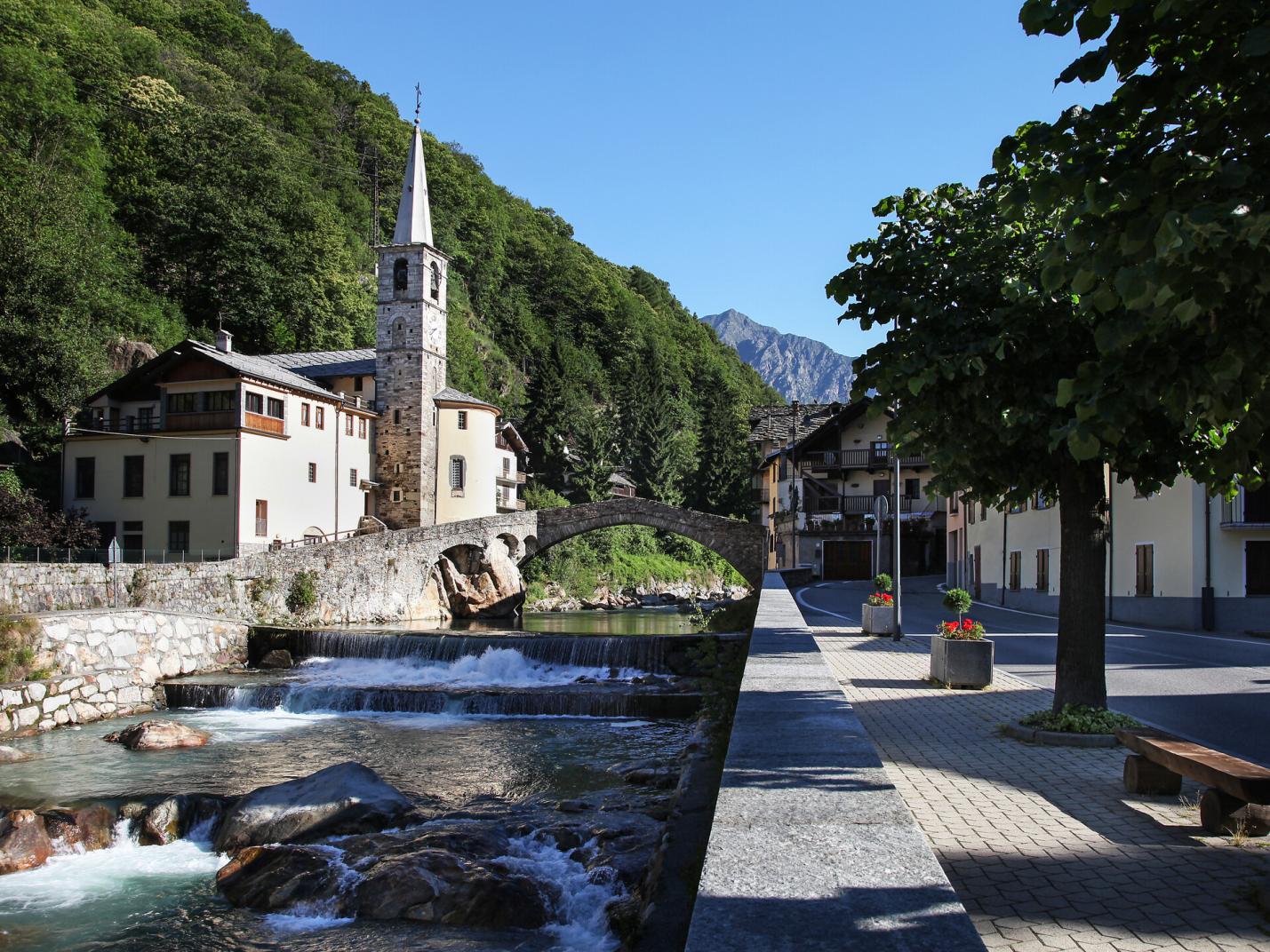 Mostra di pittura "La montagna, i fiori e la sua gente"