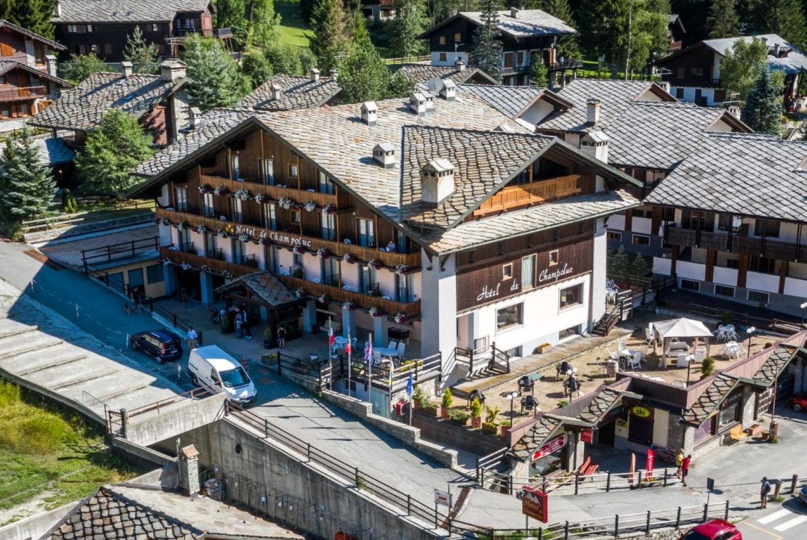 HOTEL DE CHAMPOLUC